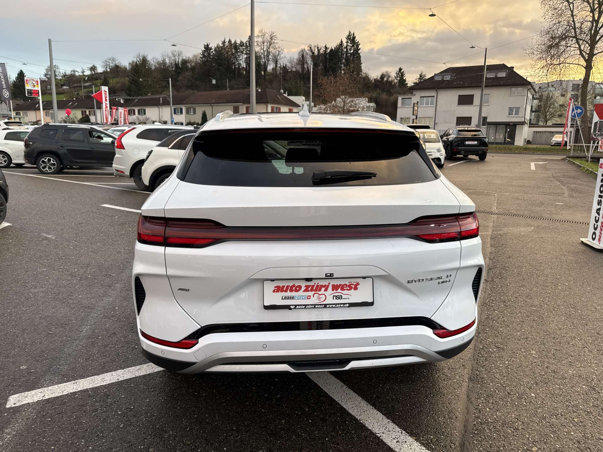 BYD Seal U DM-i PHEV Design AWD 324PS Automat-image-13