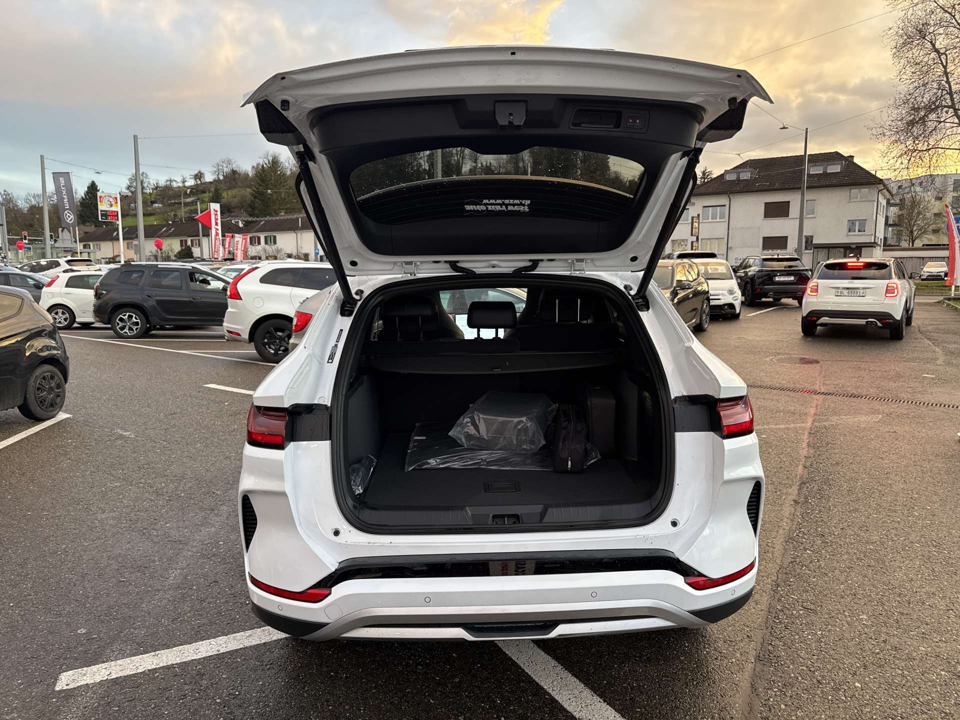 BYD Seal U DM-i PHEV Design AWD 324PS Automat-image-6