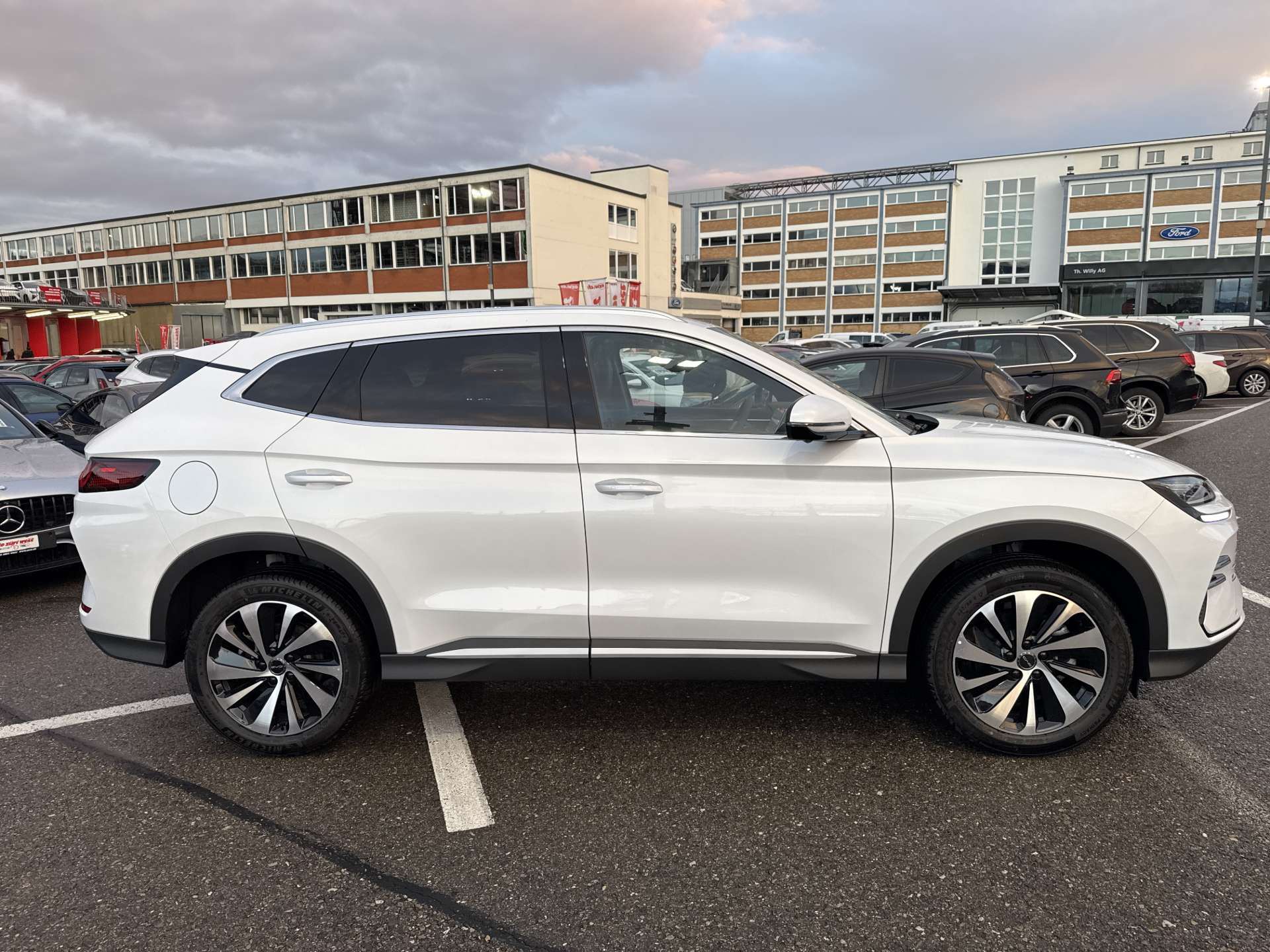 BYD Seal U DM-i PHEV Design AWD 324PS Automat-image-9