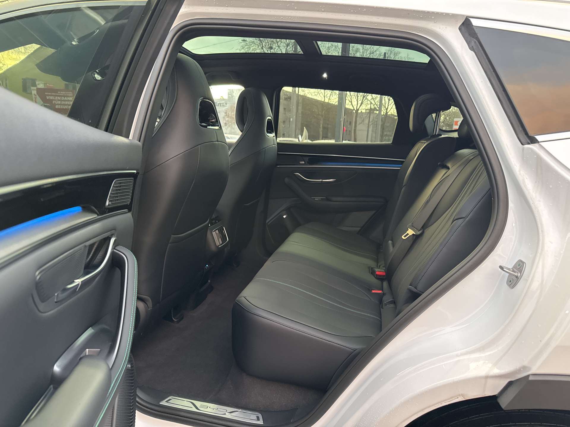 BYD Seal U DM-i PHEV Design AWD 324PS Automat-image-5