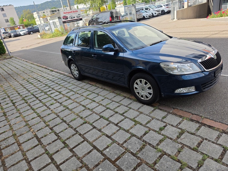 SKODA Octavia Combi 1.8 TSI Laurin & Klement DSG-image-1