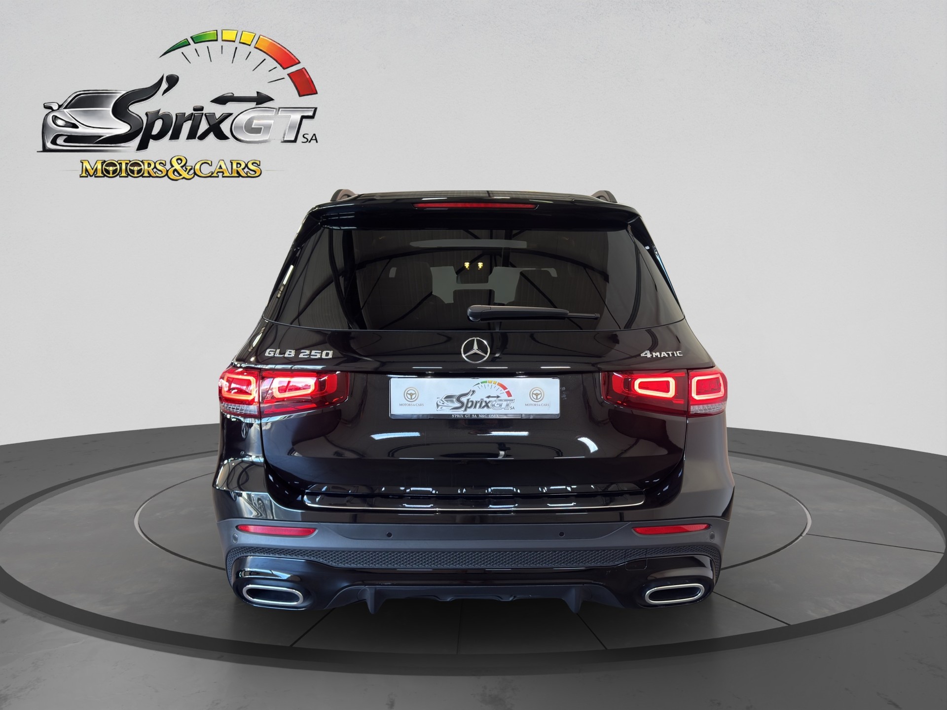 MERCEDES-BENZ GLB 250 4Matic AMG Line 8G-Tronic-showroom-element-3