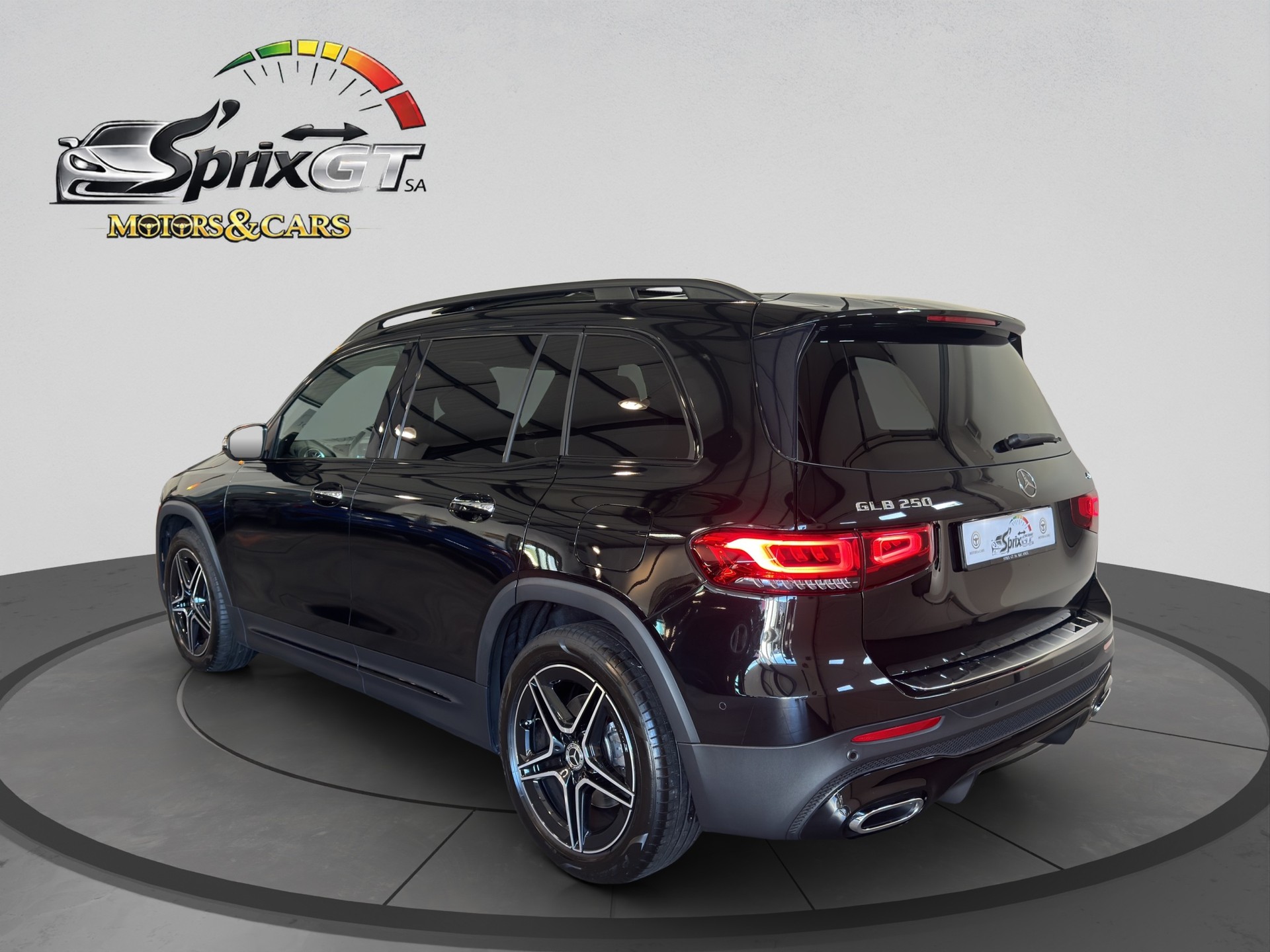 MERCEDES-BENZ GLB 250 4Matic AMG Line 8G-Tronic-showroom-element-2