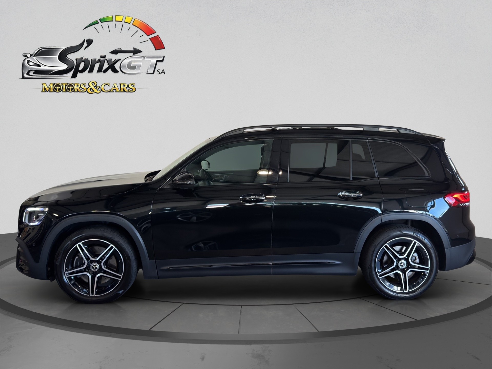 MERCEDES-BENZ GLB 250 4Matic AMG Line 8G-Tronic-showroom-element-1