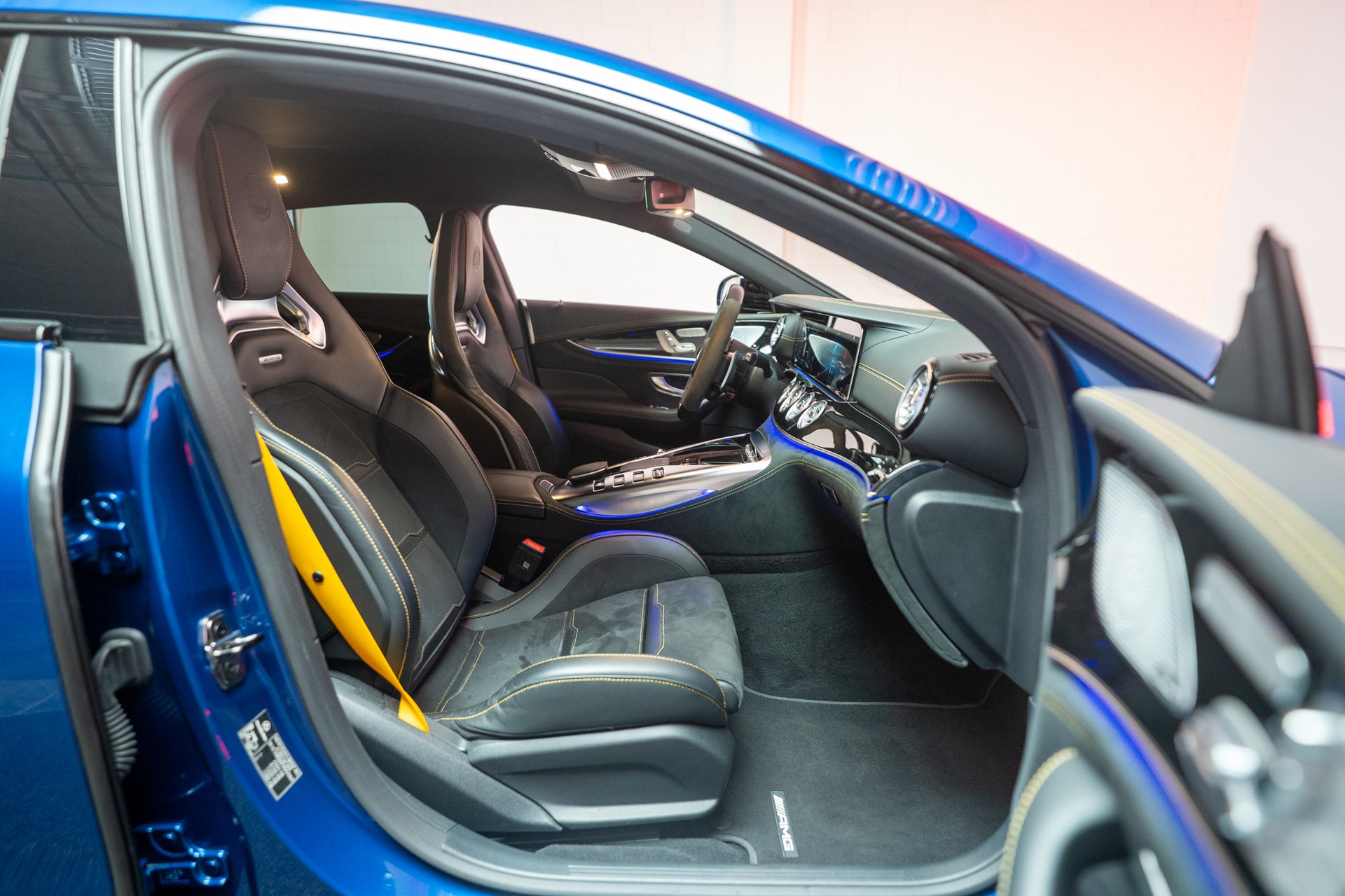 MERCEDES-BENZ AMG GT 63 S 4matic+ / 21" Aversus / Sportsitze / Burmester-image-17