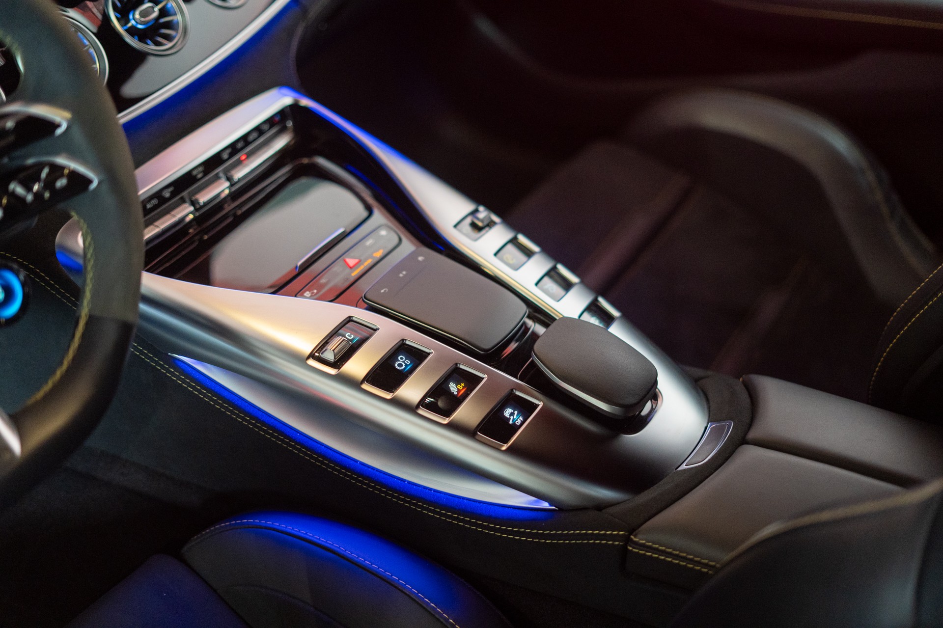 MERCEDES-BENZ AMG GT 63 S 4matic+ / 21" Aversus / Sportsitze / Burmester-image-11
