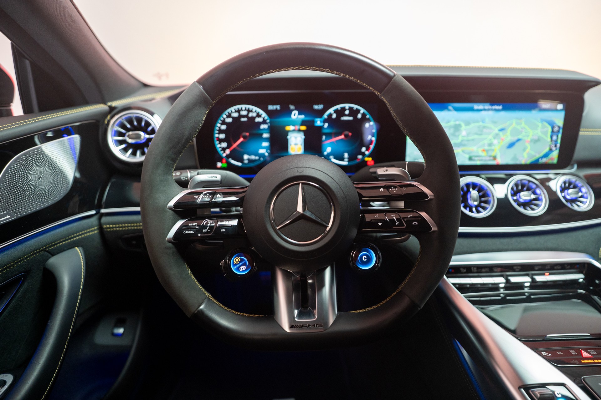 MERCEDES-BENZ AMG GT 63 S 4matic+ / 21" Aversus / Sportsitze / Burmester-image-20