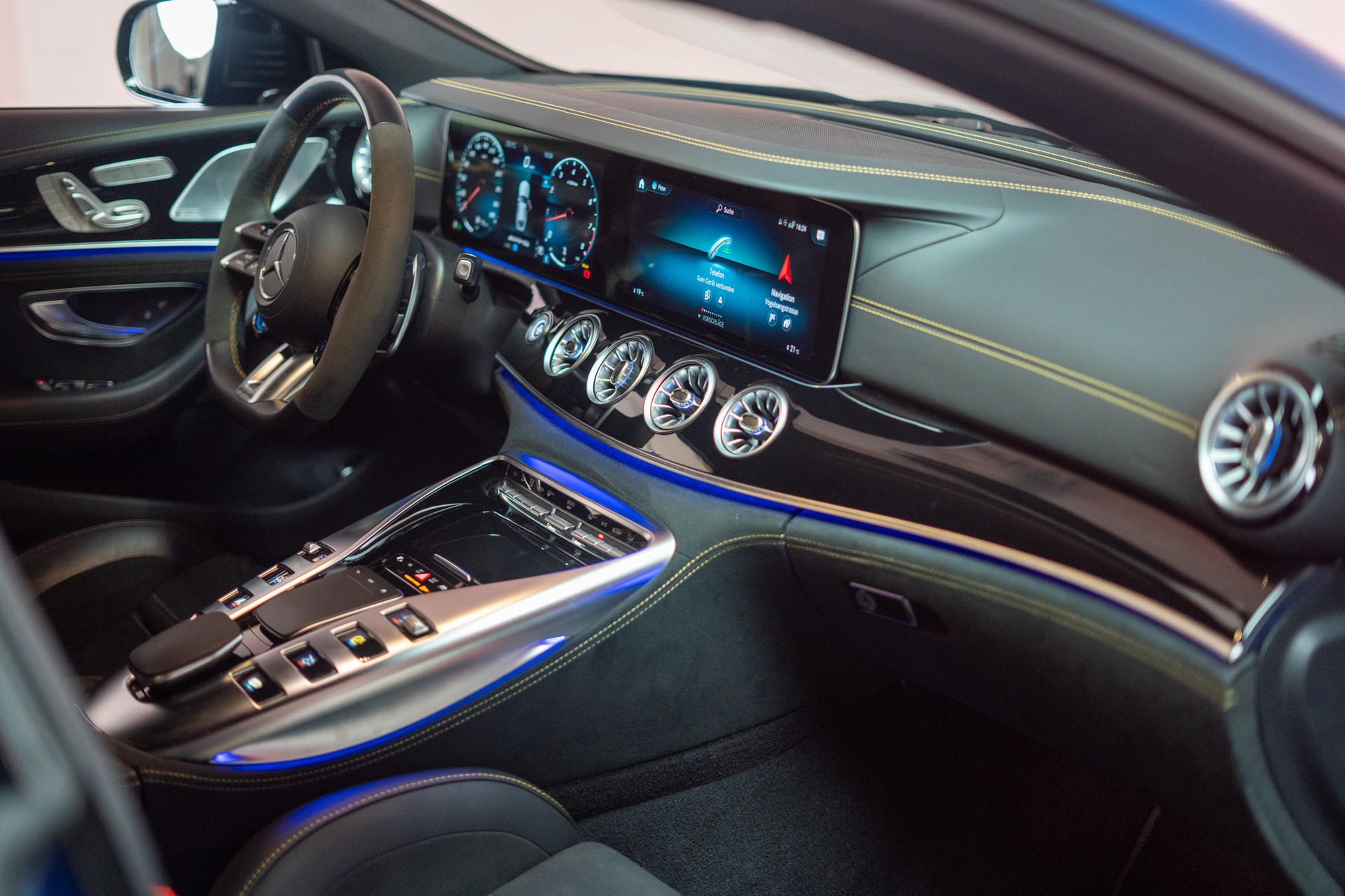 MERCEDES-BENZ AMG GT 63 S 4matic+ / 21" Aversus / Sportsitze / Burmester-image-18