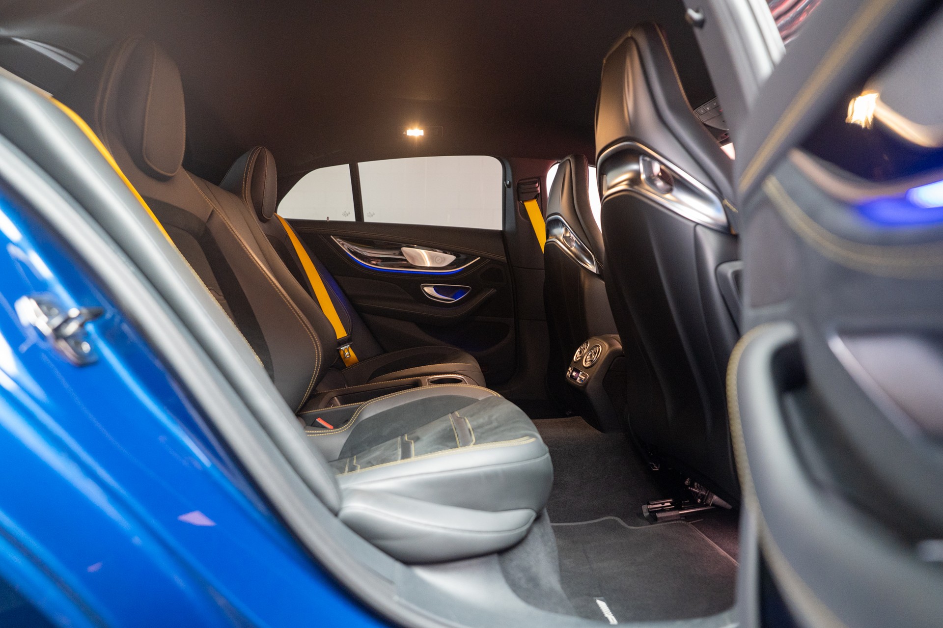 MERCEDES-BENZ AMG GT 63 S 4matic+ / 21" Aversus / Sportsitze / Burmester-image-16