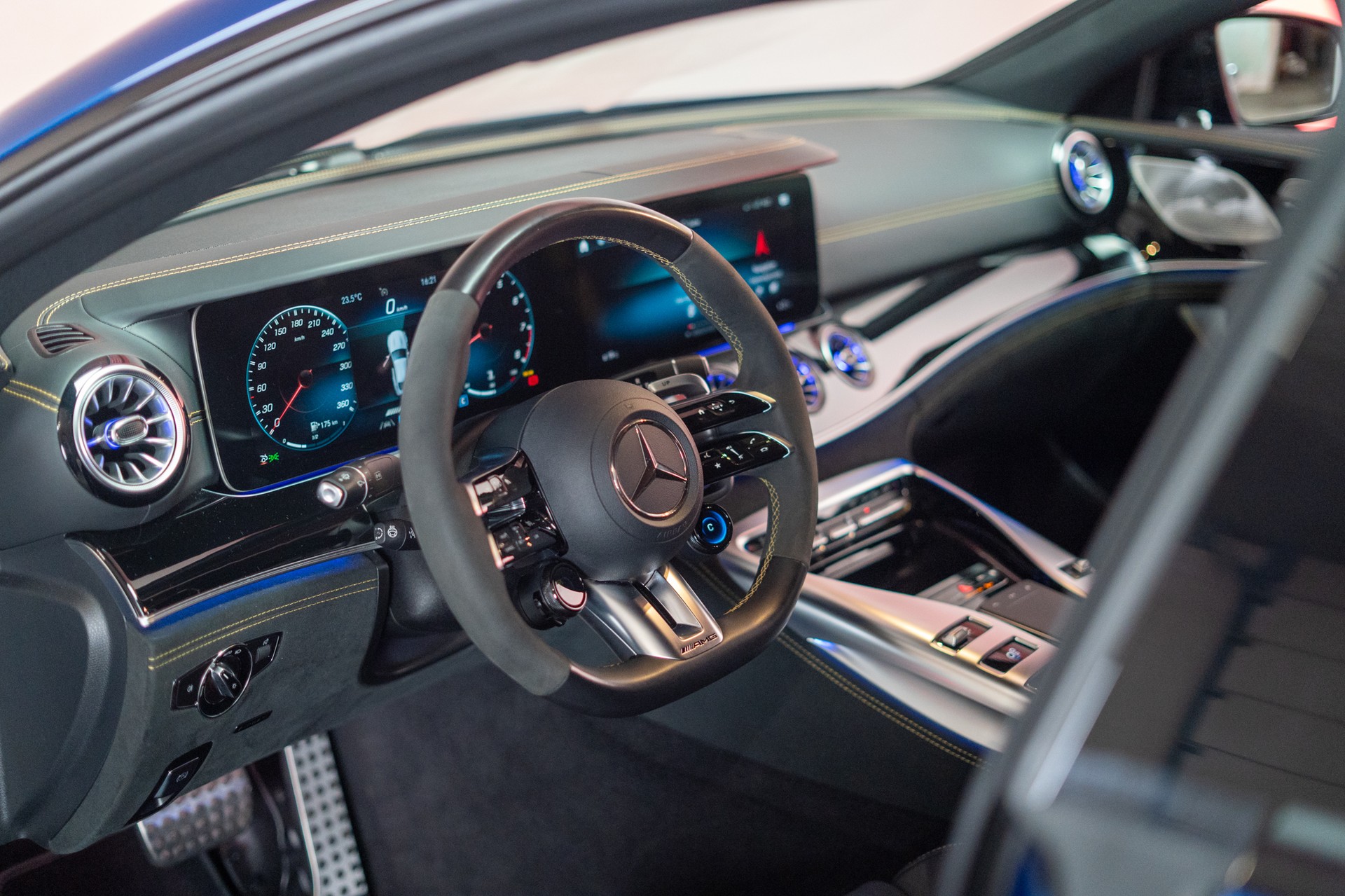 MERCEDES-BENZ AMG GT 63 S 4matic+ / 21" Aversus / Sportsitze / Burmester-image-9