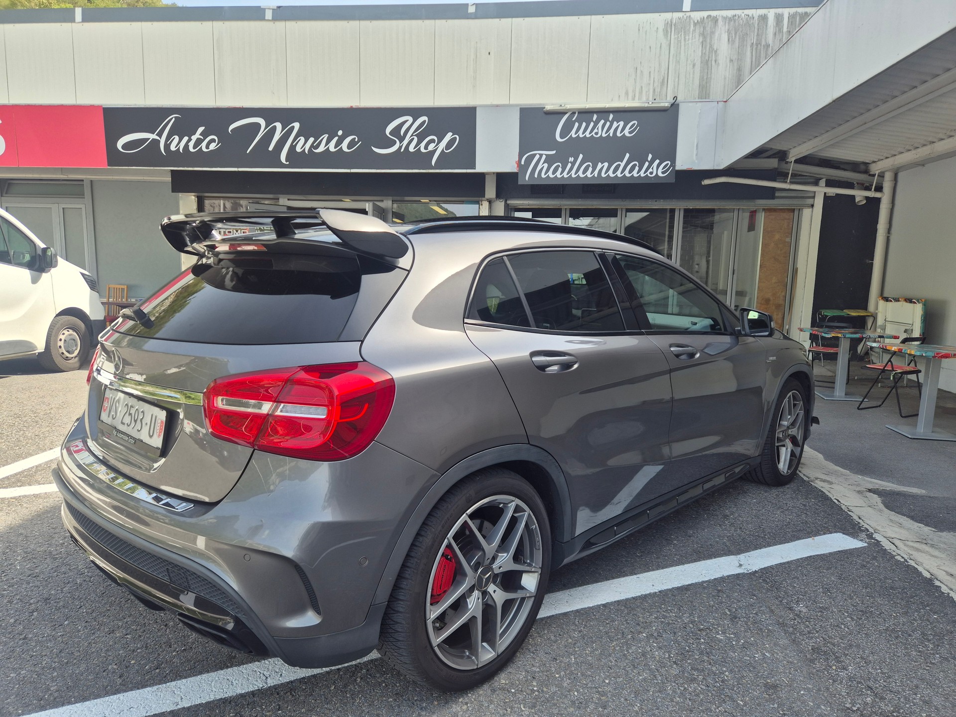 MERCEDES-BENZ GLA 45 AMG 4Matic 7G-DCT-image-4
