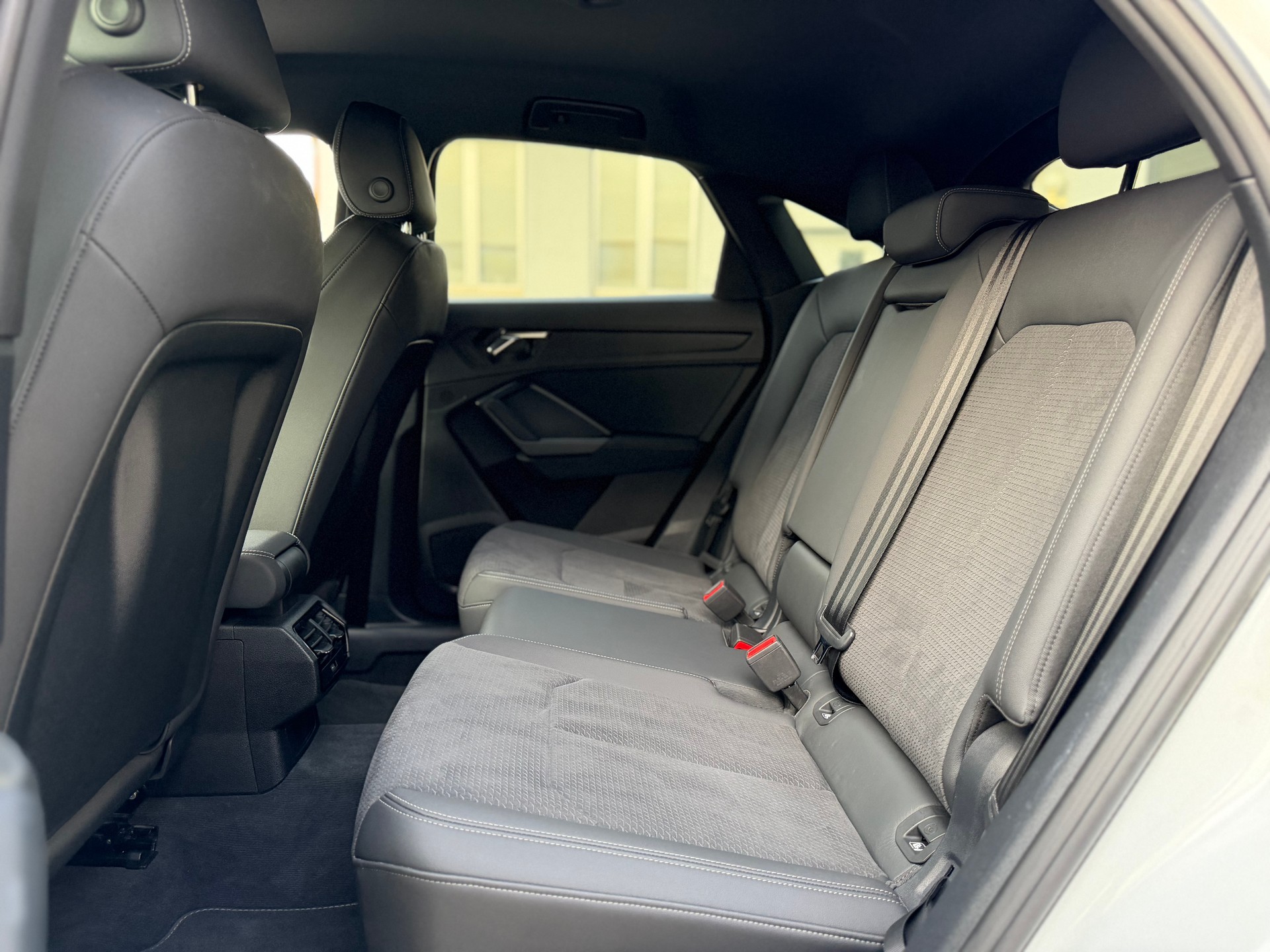 AUDI Q3 Sportback 40 TDI S line quattro S-tronic-image-11