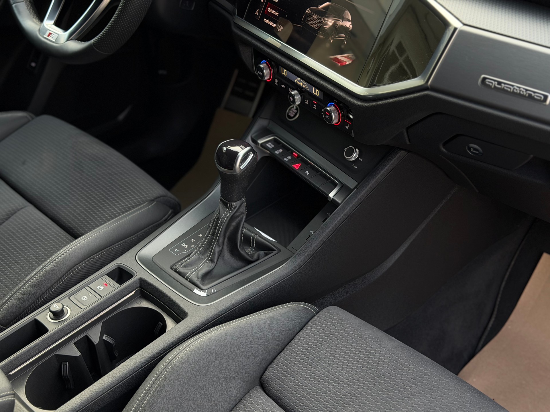 AUDI Q3 Sportback 40 TDI S line quattro S-tronic-image-17