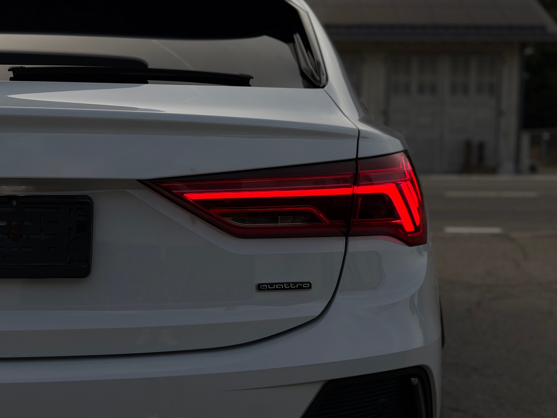 AUDI Q3 Sportback 40 TDI S line quattro S-tronic-image-7