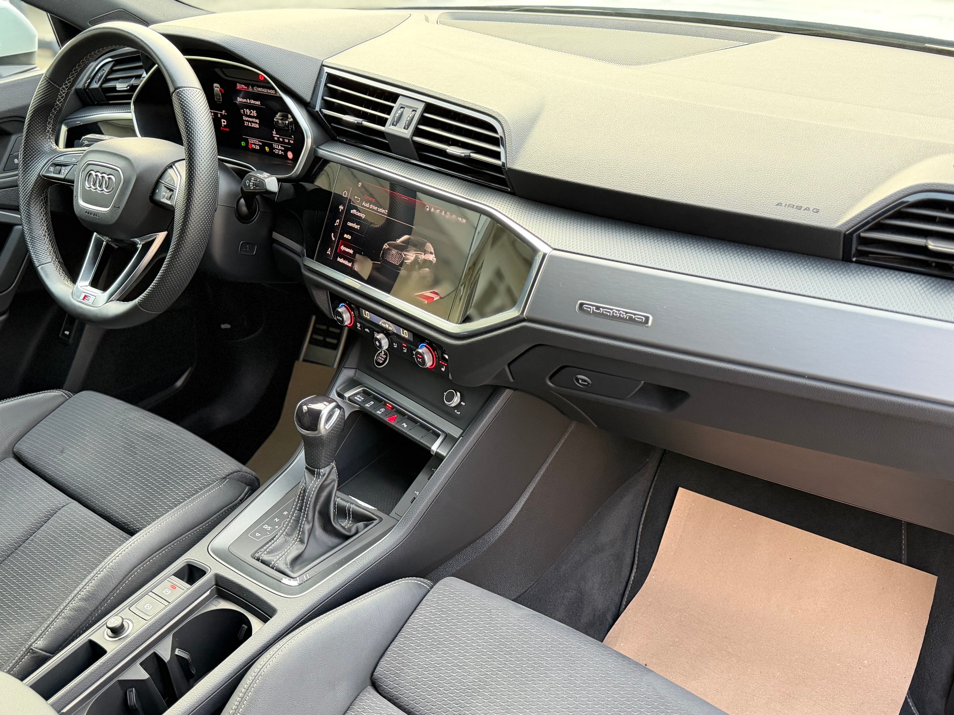AUDI Q3 Sportback 40 TDI S line quattro S-tronic-image-15