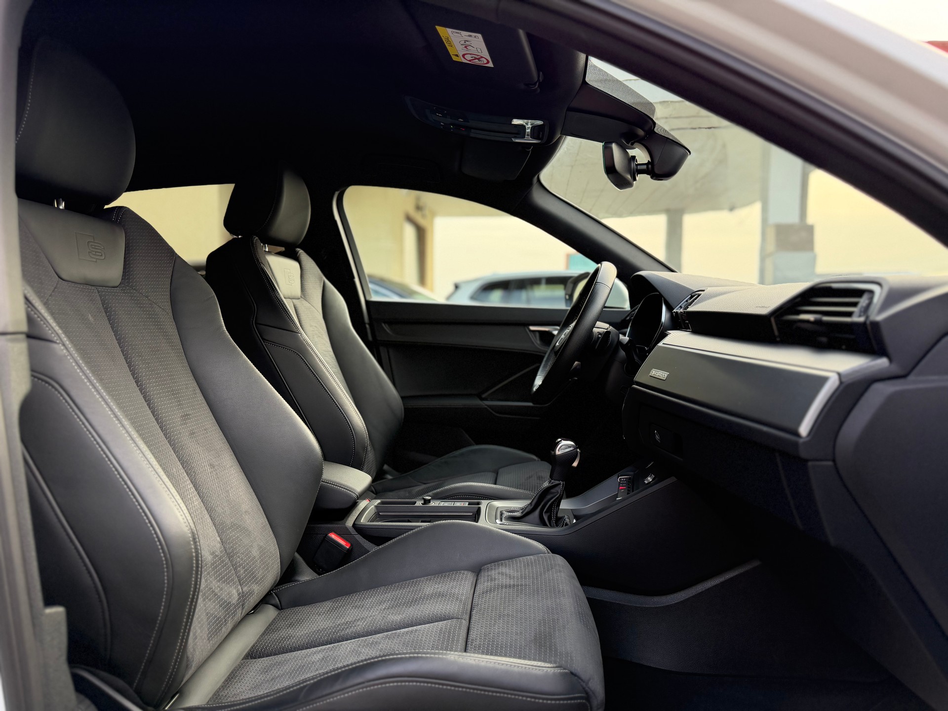 AUDI Q3 Sportback 40 TDI S line quattro S-tronic-image-14