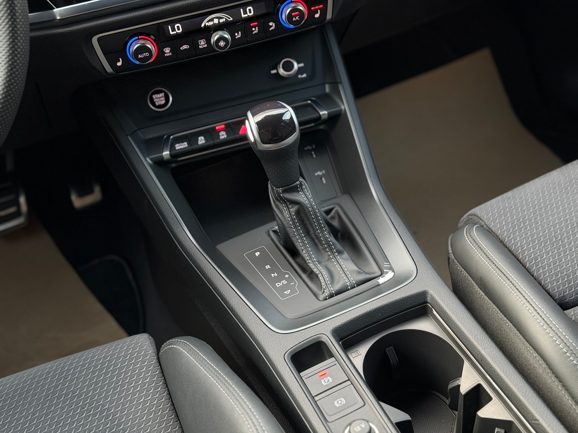 AUDI Q3 Sportback 40 TDI S line quattro S-tronic-image-18