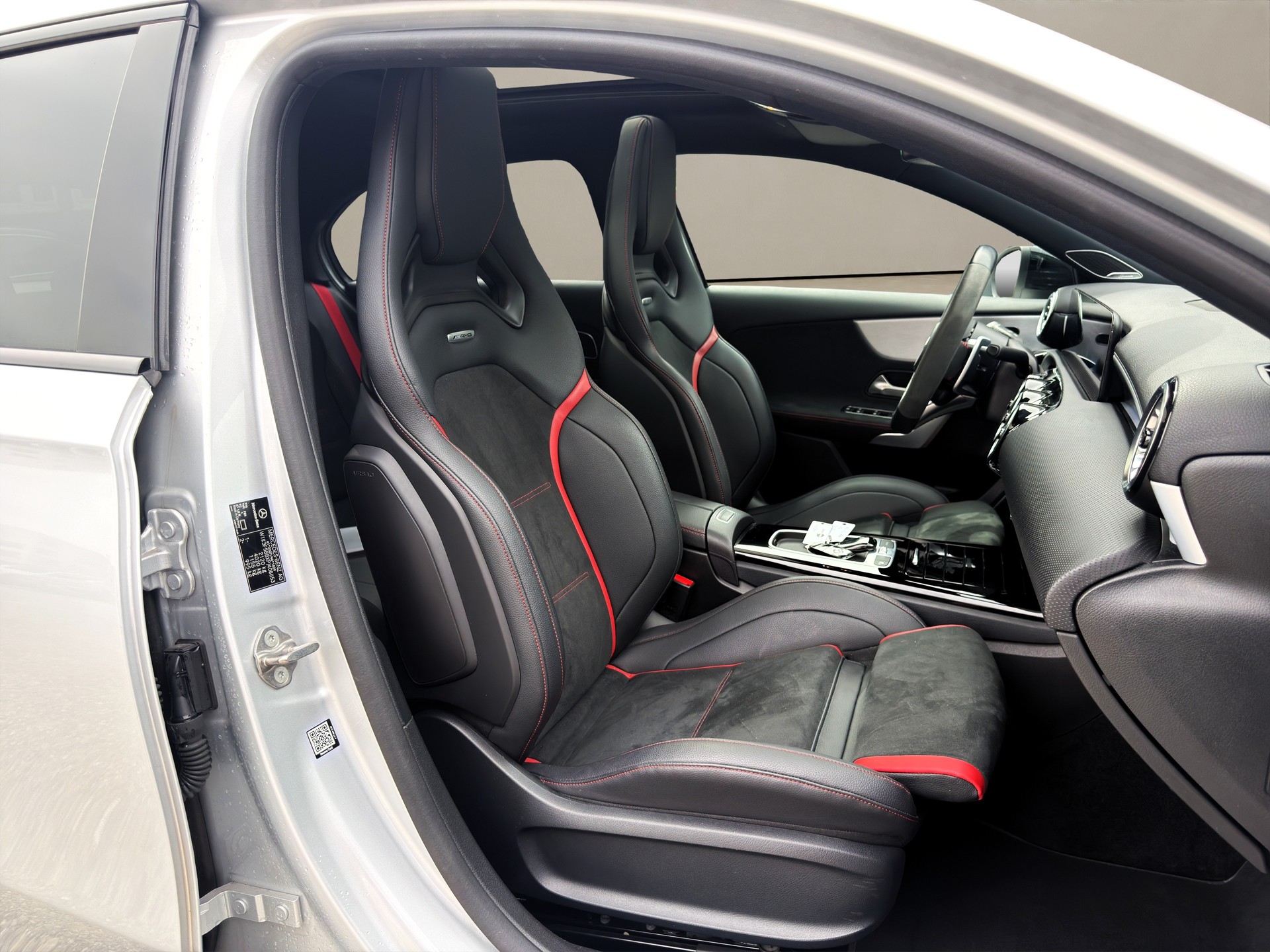 MERCEDES-BENZ ❗A 35 AMG❗4Matic 8G-DCT ✅CH-Fahrzeug & AMG Performance Sitze✅-image-9