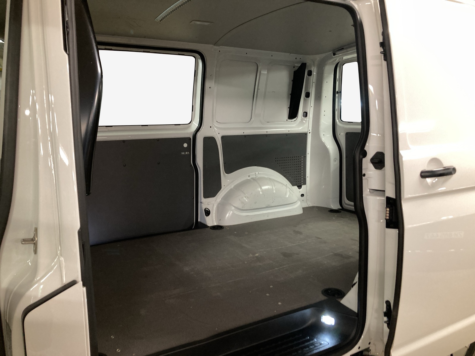 VW T6.1 2.0 TDI-image-11