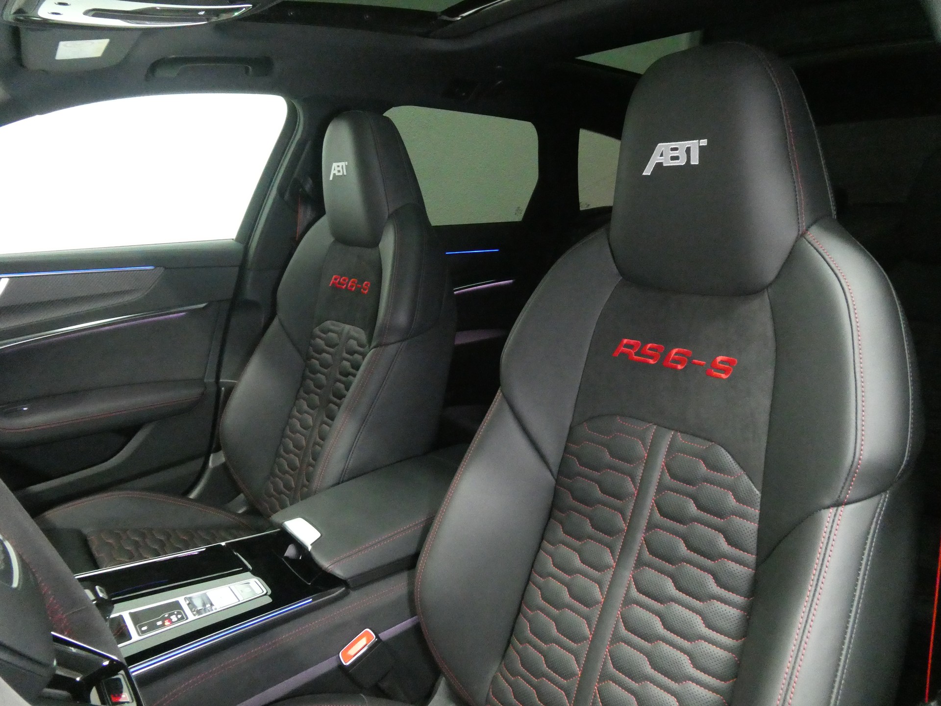 AUDI RS6-S ABT 4.0 TFSI V8 quattro - CH-Fahrzeug - Dynamik Paket PLUS - Carbon Paket - Panorama - Keramik - Standheizung - 700 PS-image-12