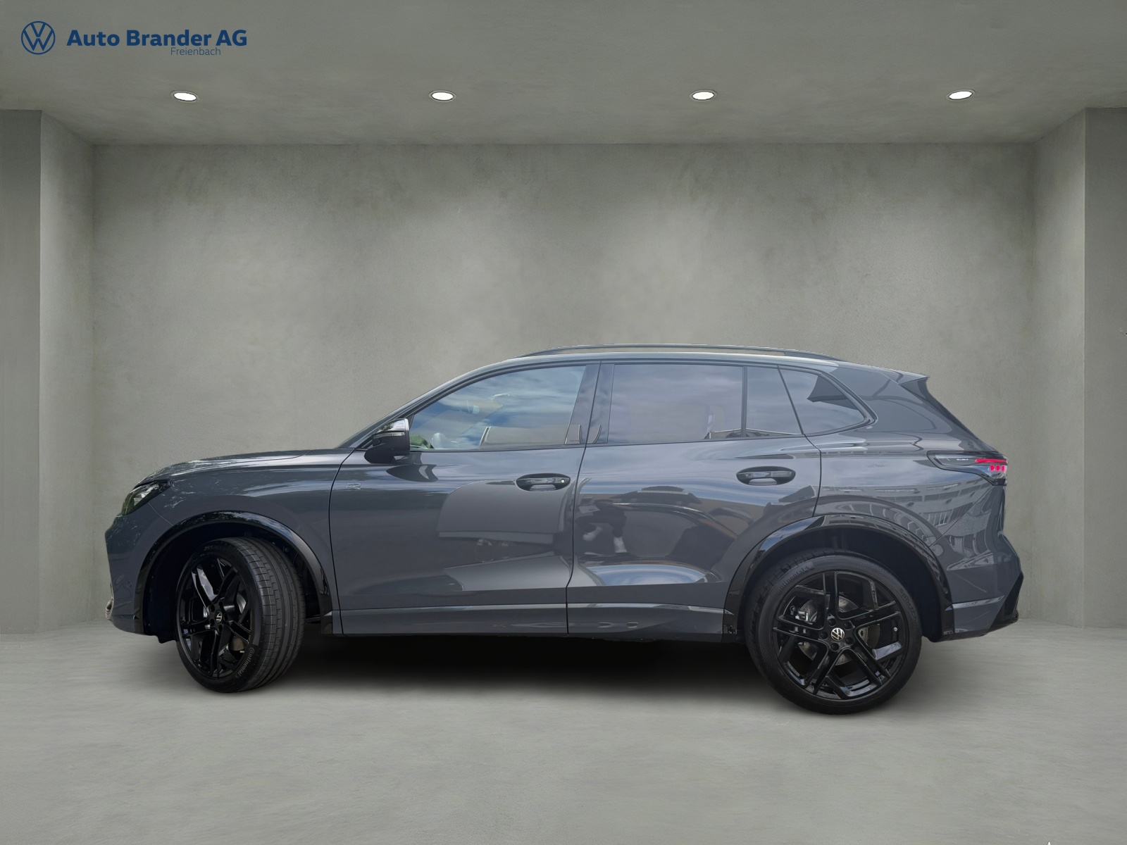 VW Tiguan 2.0 TSI DSG R-Line Plus 4Motion-image-3