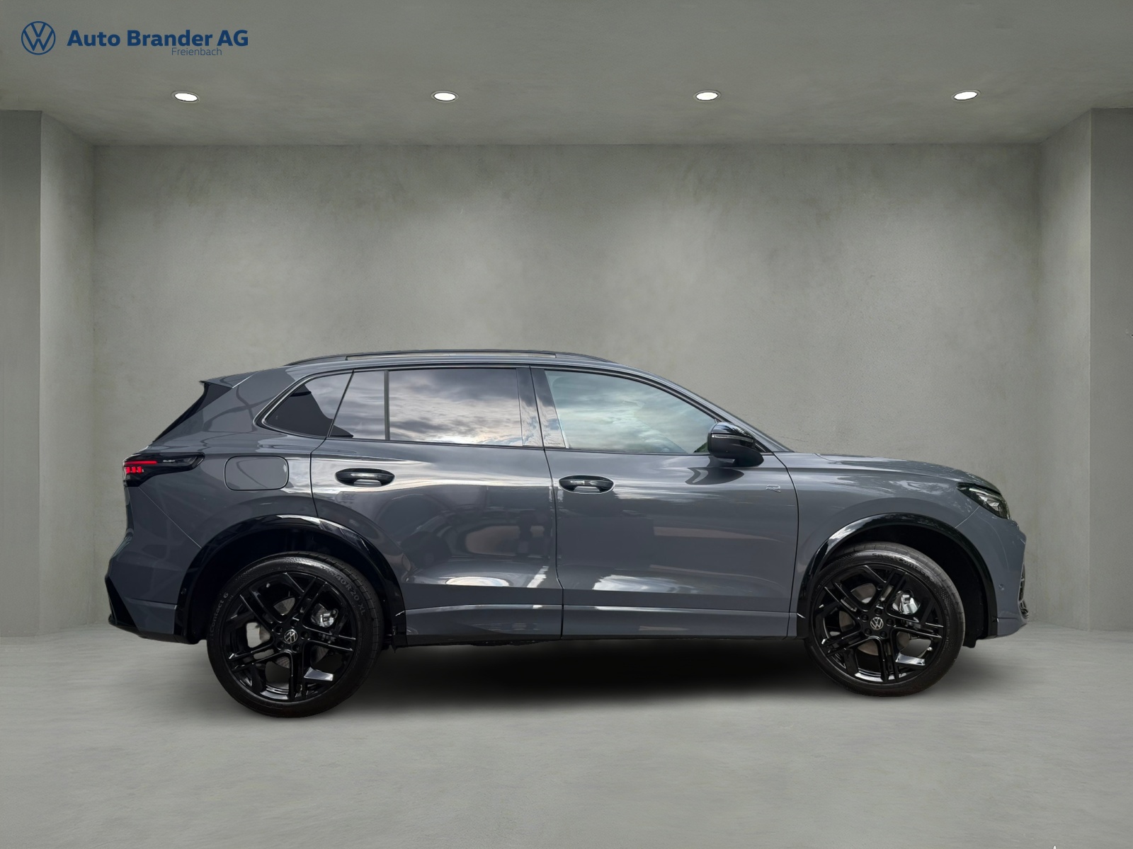 VW Tiguan 2.0 TSI DSG R-Line Plus 4Motion-image-5