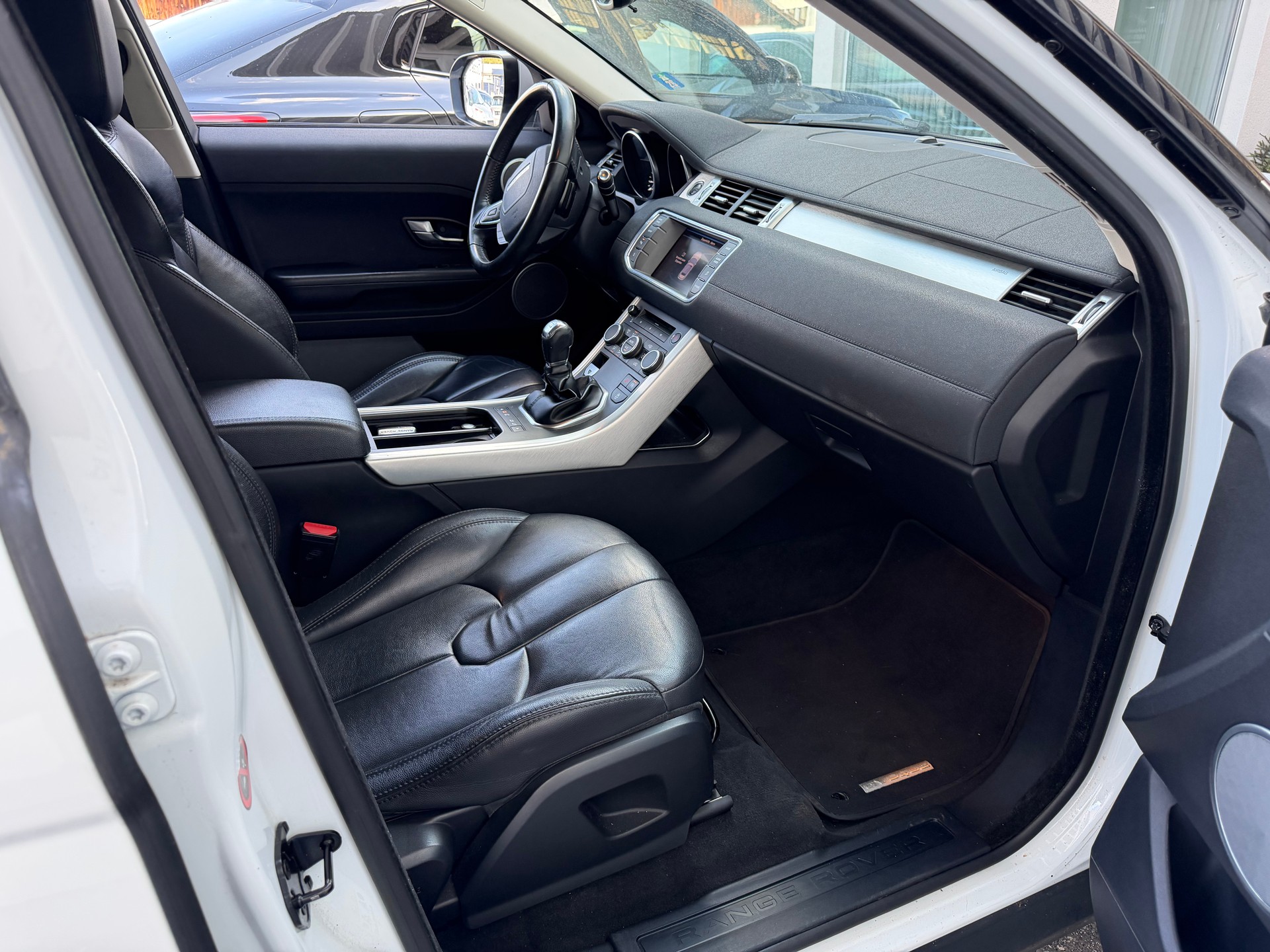 LAND ROVER Range Rover Evoque 2.2 TD4 Pure-image-6