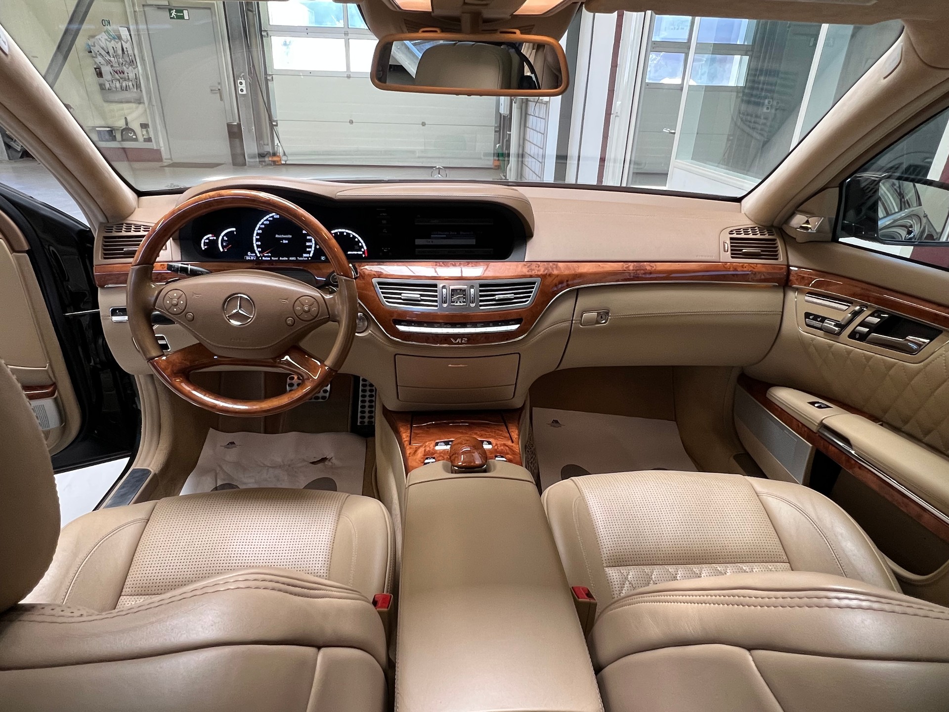 MERCEDES-BENZ S 65 AMG L Automatic-image-14