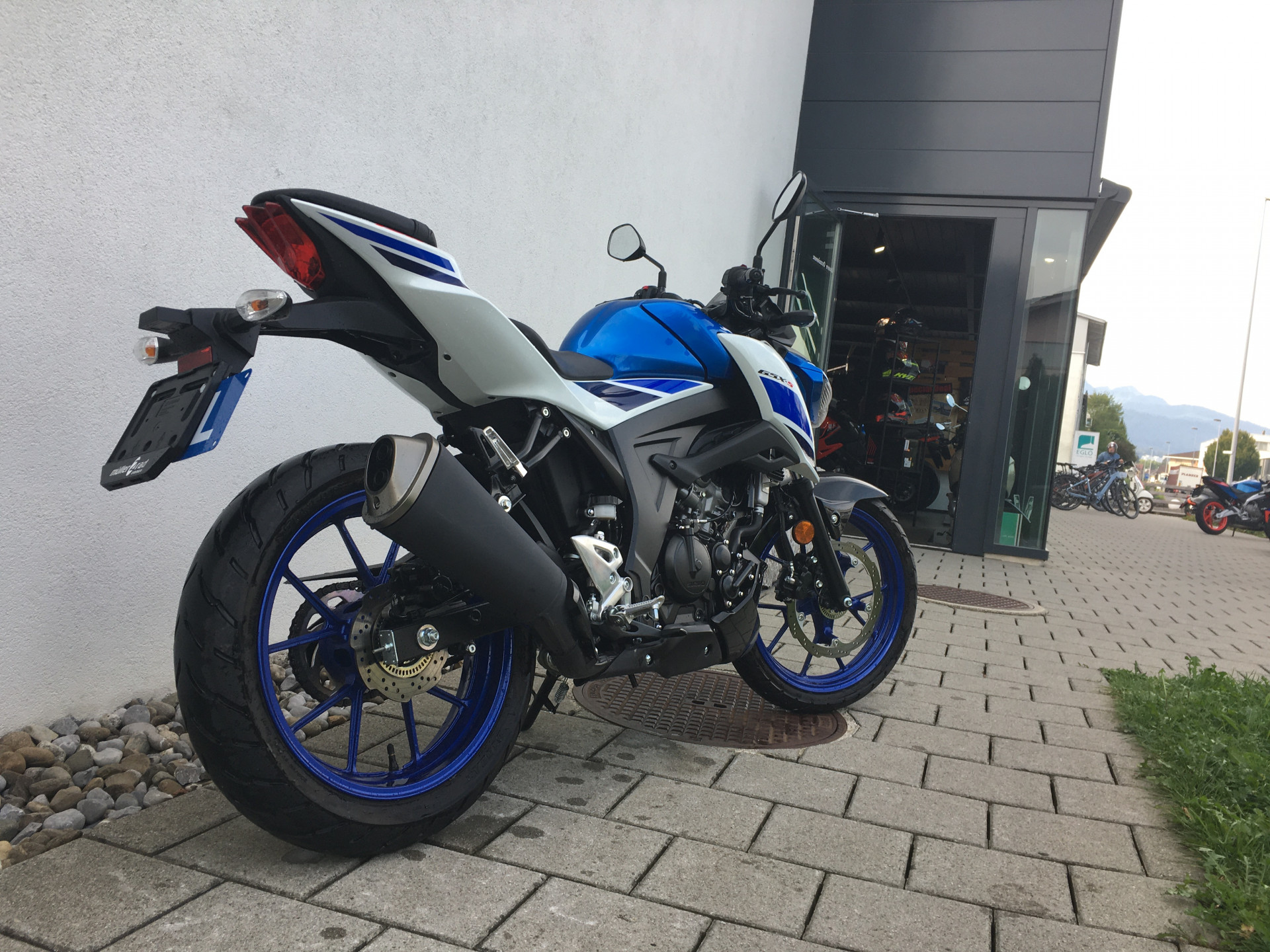 SUZUKI GSX-S 125-showroom-element-2