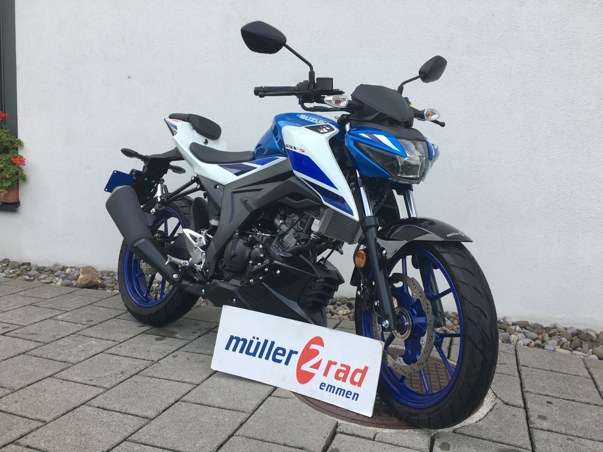 SUZUKI GSX-S 125-showroom-element-1