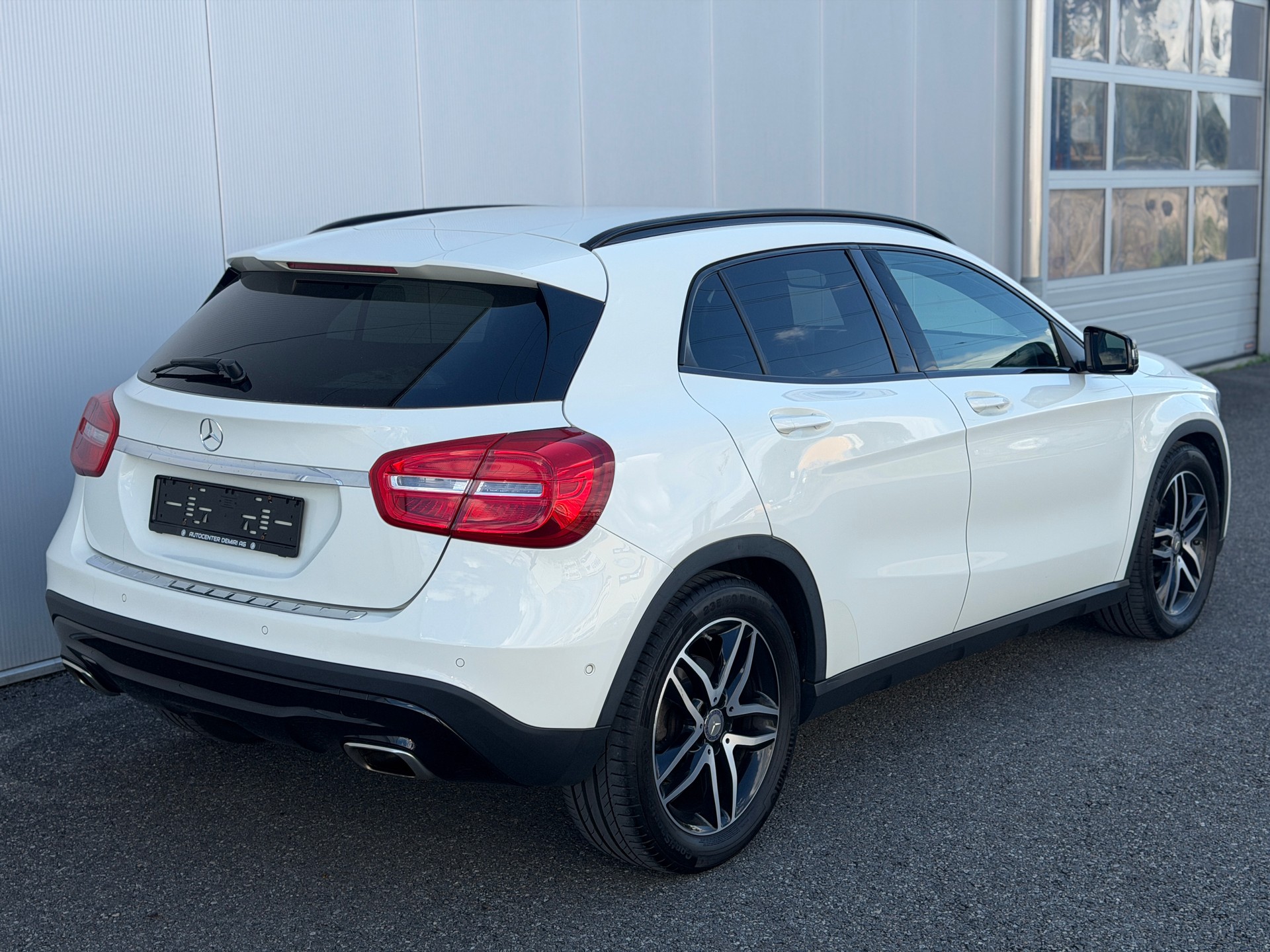 MERCEDES-BENZ GLA 200 7G-DCT-image-3