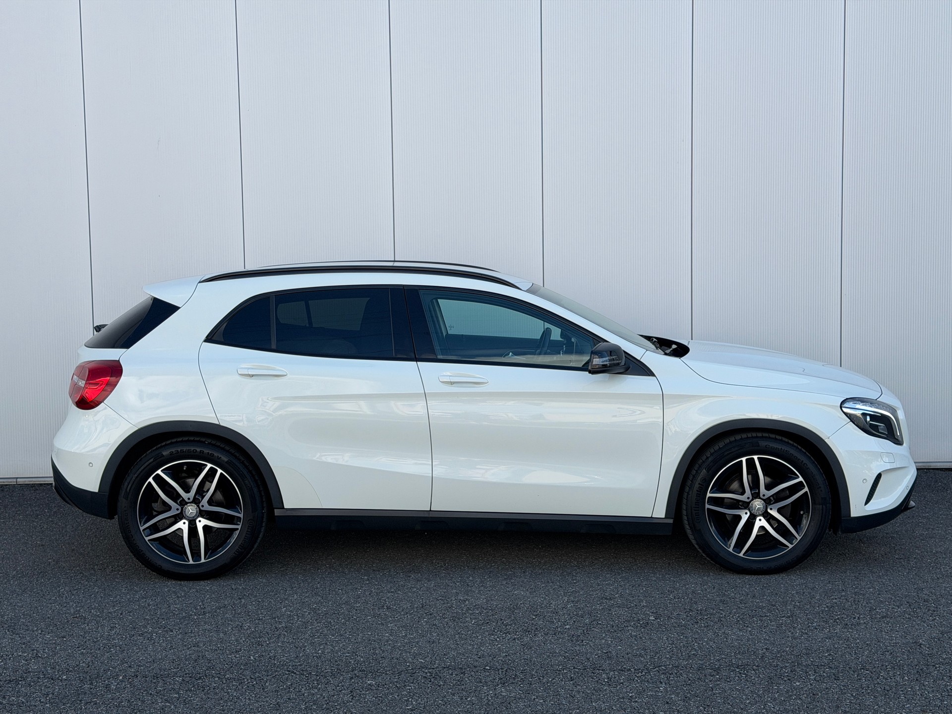 MERCEDES-BENZ GLA 200 7G-DCT-image-2