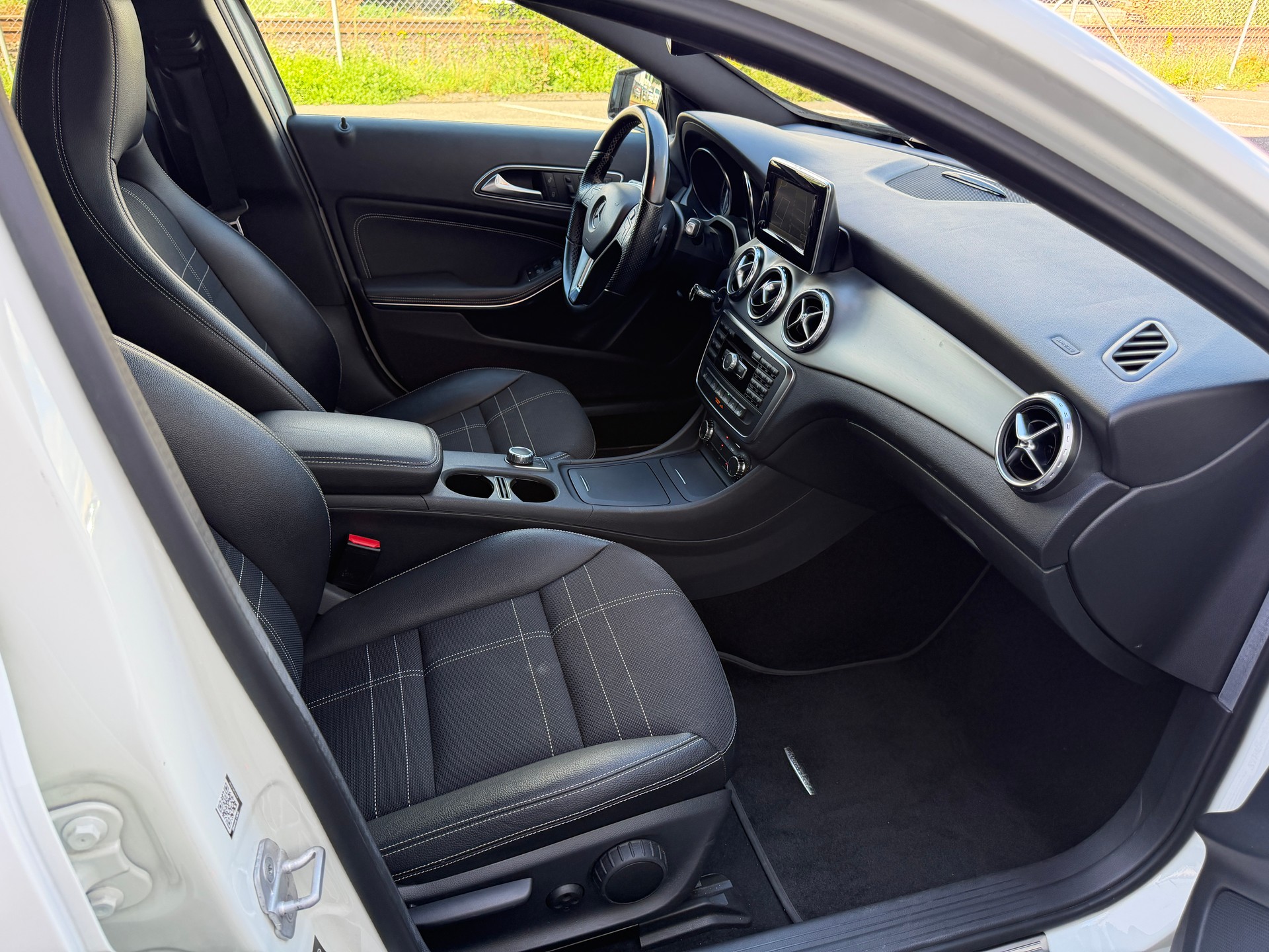 MERCEDES-BENZ GLA 200 7G-DCT-image-9