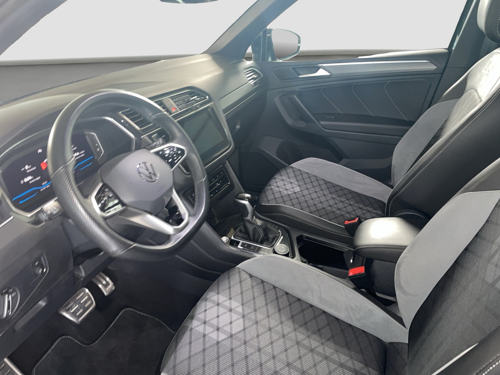 VW Tiguan 2.0 TDI SCR R-Line 4Motion DSG-image-7