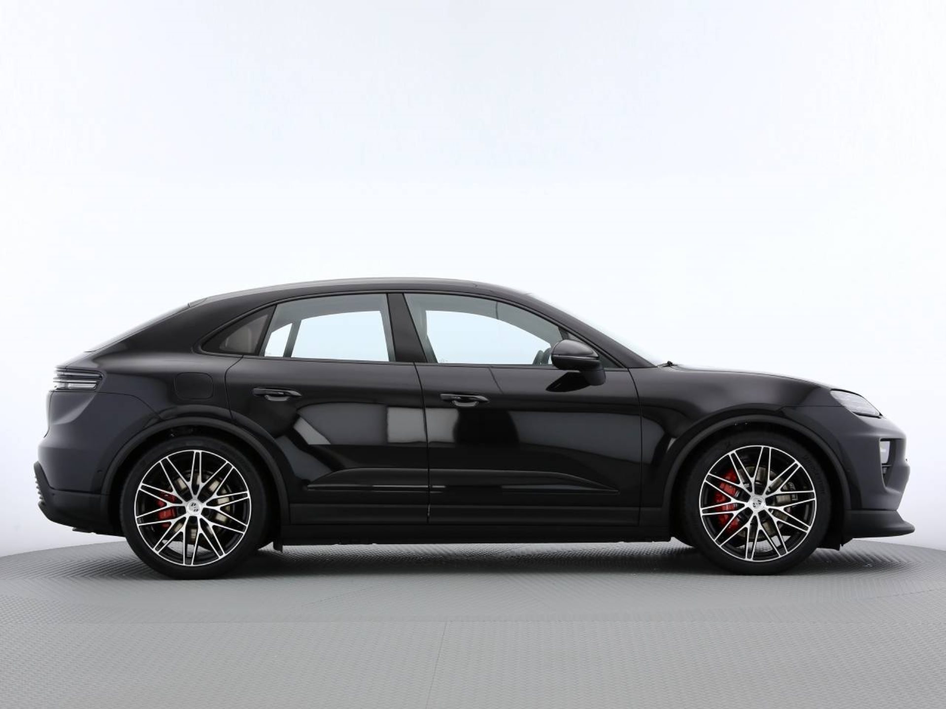 PORSCHE Macan 4S-showroom-element-1