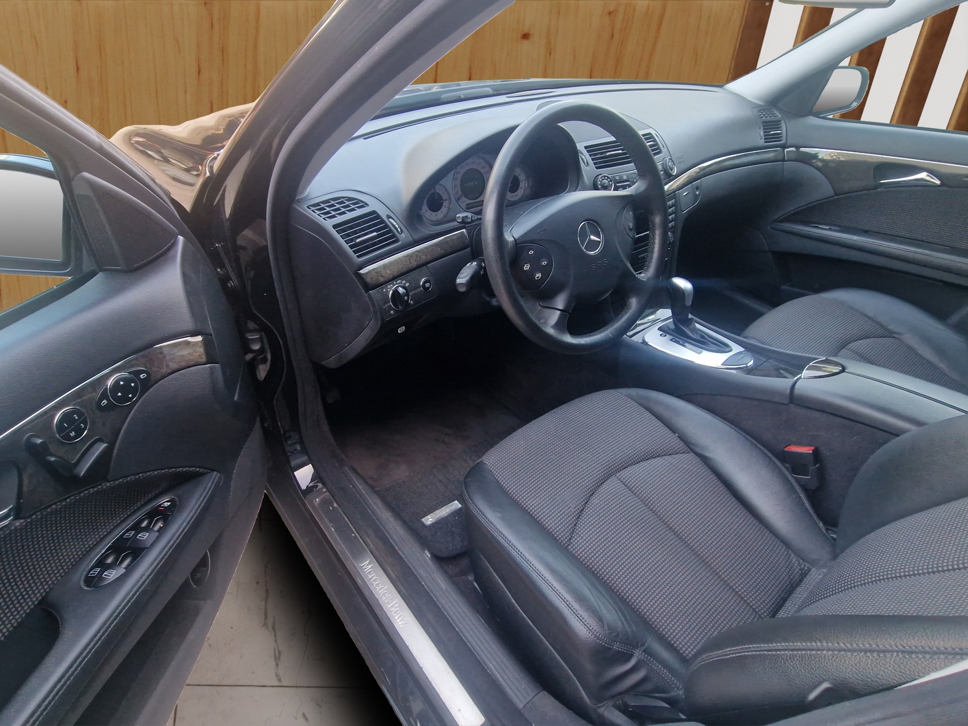 MERCEDES-BENZ E 200 Kompressor Elégance-image-9