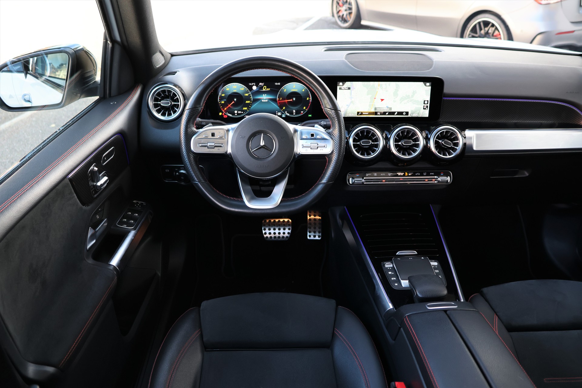 MERCEDES-BENZ GLB 200 d 4Matic AMG Line 8G-Tronic (CH) 7 Plätzer-image-15