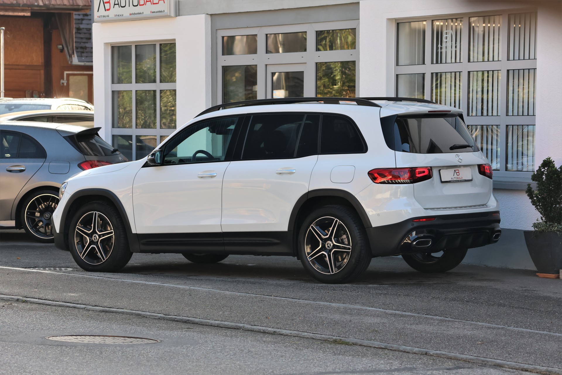 MERCEDES-BENZ GLB 200 d 4Matic AMG Line 8G-Tronic (CH) 7 Plätzer-image-4