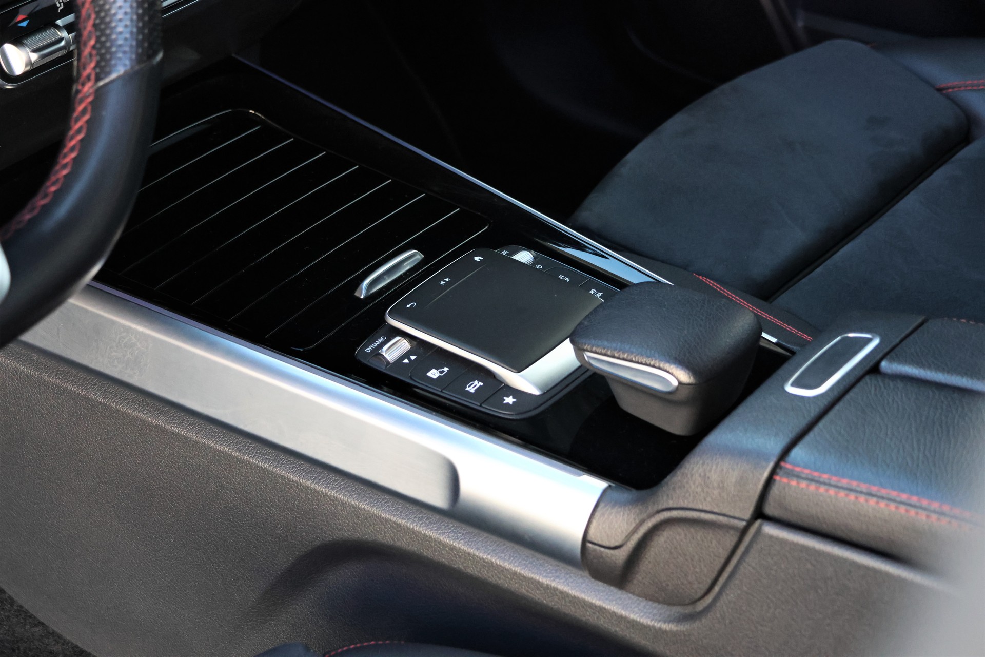 MERCEDES-BENZ GLB 200 d 4Matic AMG Line 8G-Tronic (CH) 7 Plätzer-image-11