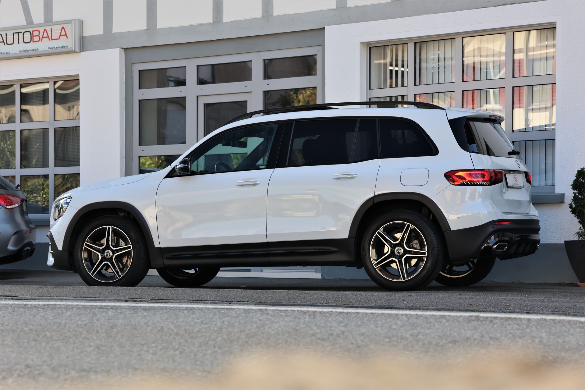 MERCEDES-BENZ GLB 200 d 4Matic AMG Line 8G-Tronic (CH) 7 Plätzer-image-3