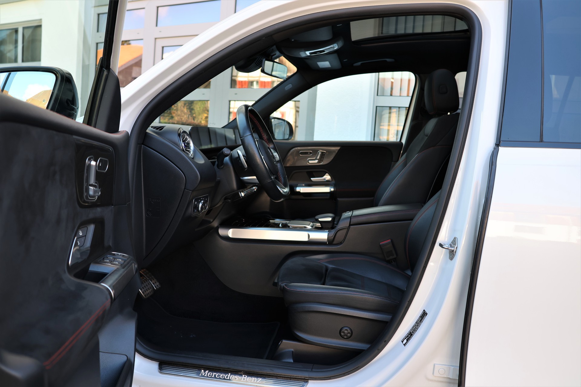 MERCEDES-BENZ GLB 200 d 4Matic AMG Line 8G-Tronic (CH) 7 Plätzer-image-9