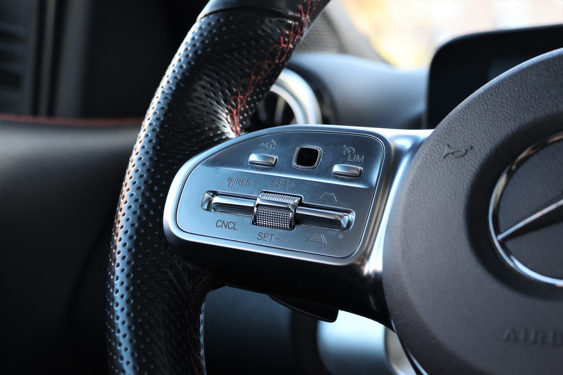 MERCEDES-BENZ GLB 200 d 4Matic AMG Line 8G-Tronic (CH) 7 Plätzer-image-18