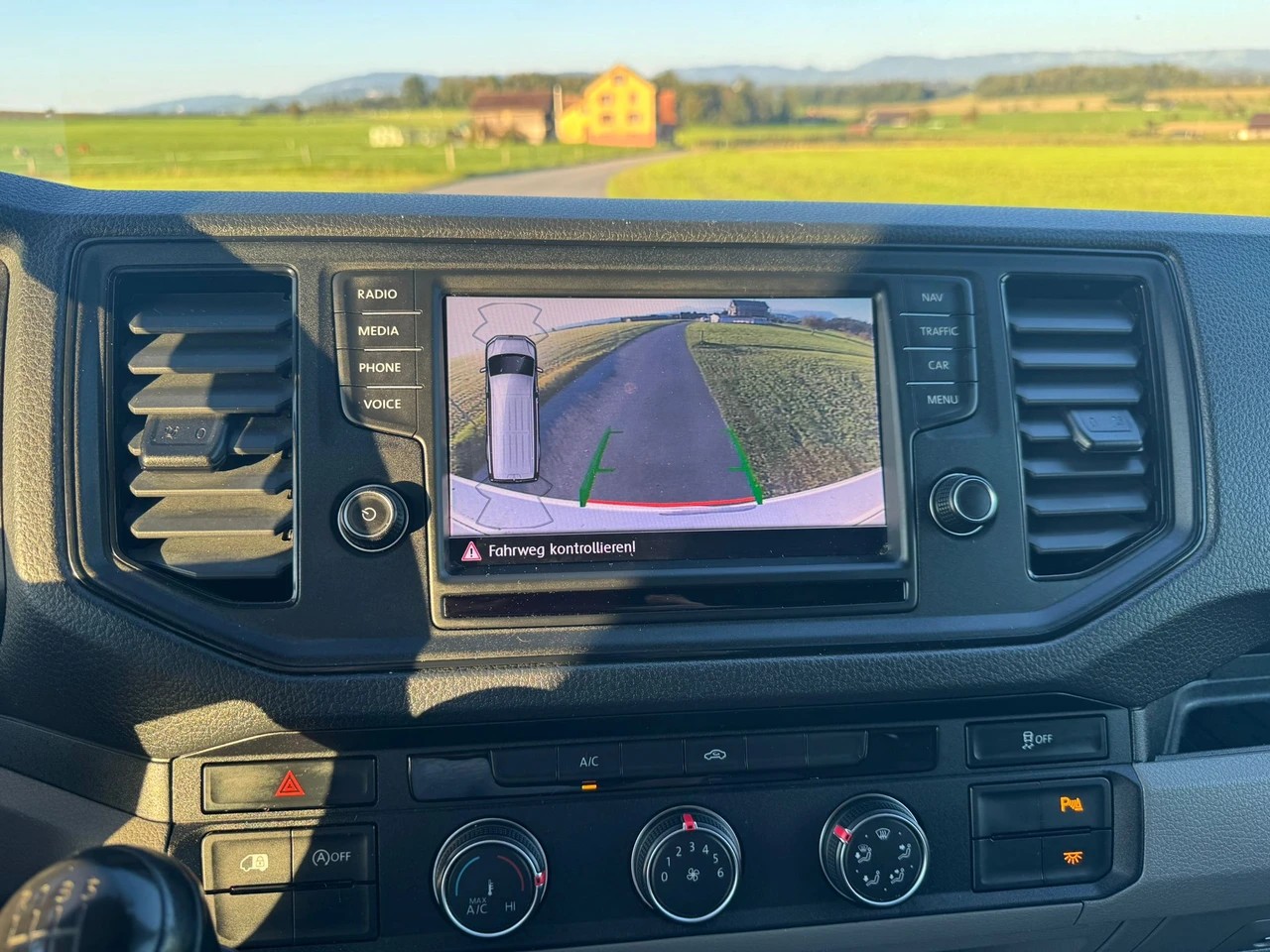 VW Crafter 35 2.0 TDI L4 mit Hebebühne-image-8
