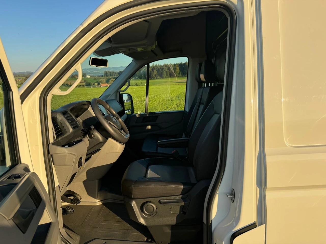 VW Crafter 35 2.0 TDI L4 mit Hebebühne-image-6