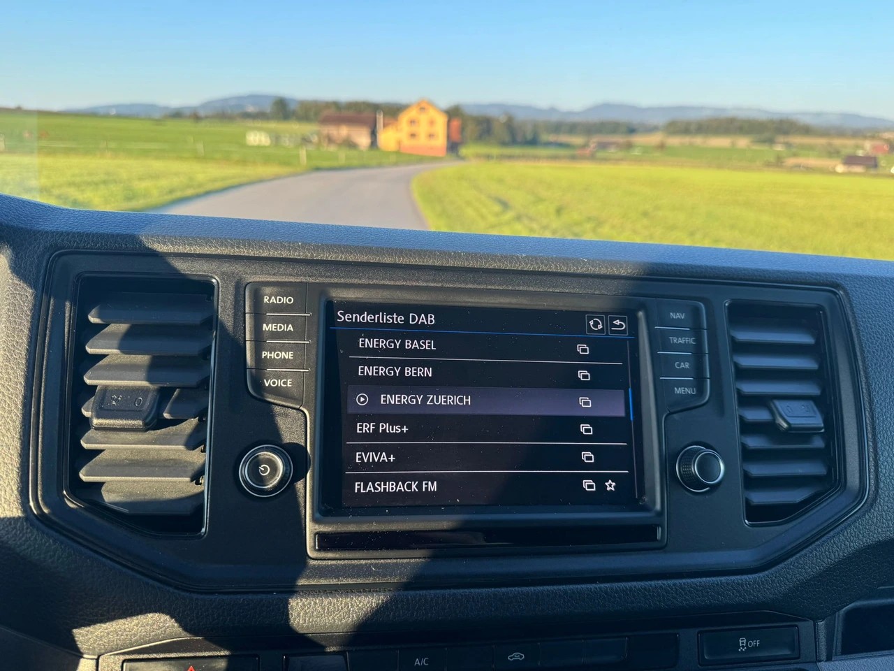 VW Crafter 35 2.0 TDI L4 mit Hebebühne-image-9