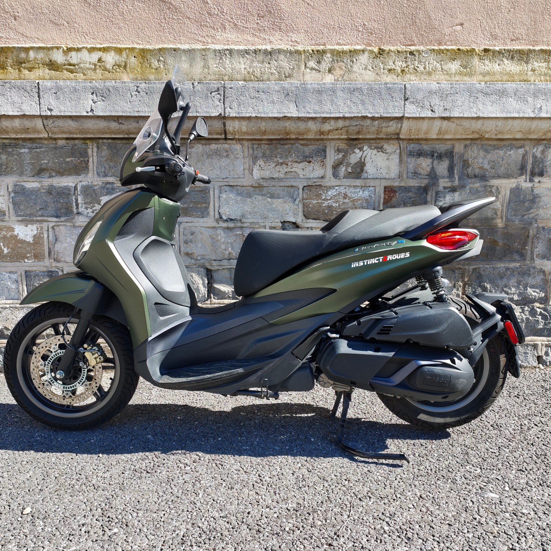 PIAGGIO Beverly 400 Sport E5+-showroom-element-2