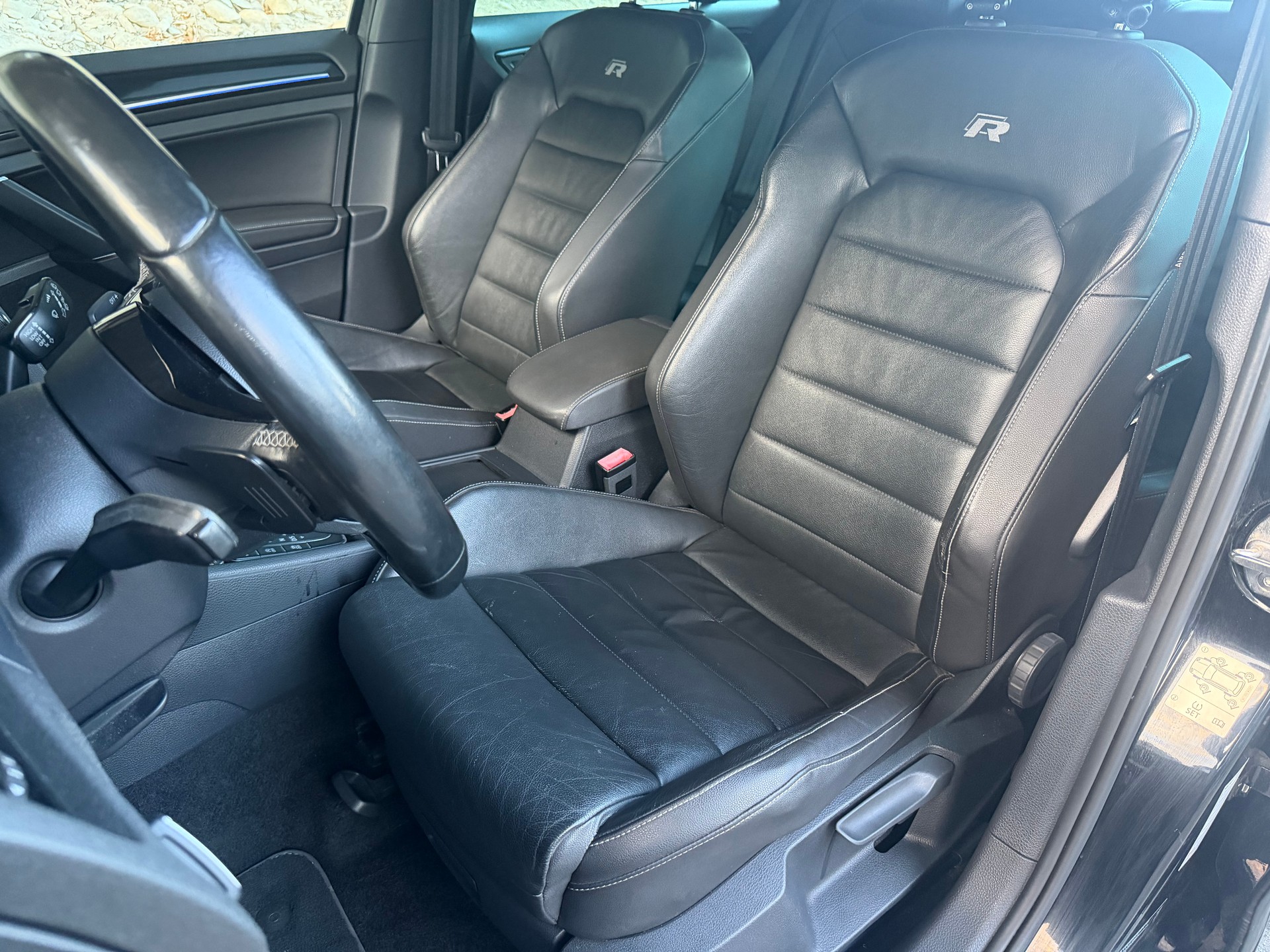 VW Golf 2.0 TSI R 4Motion DSG-image-7