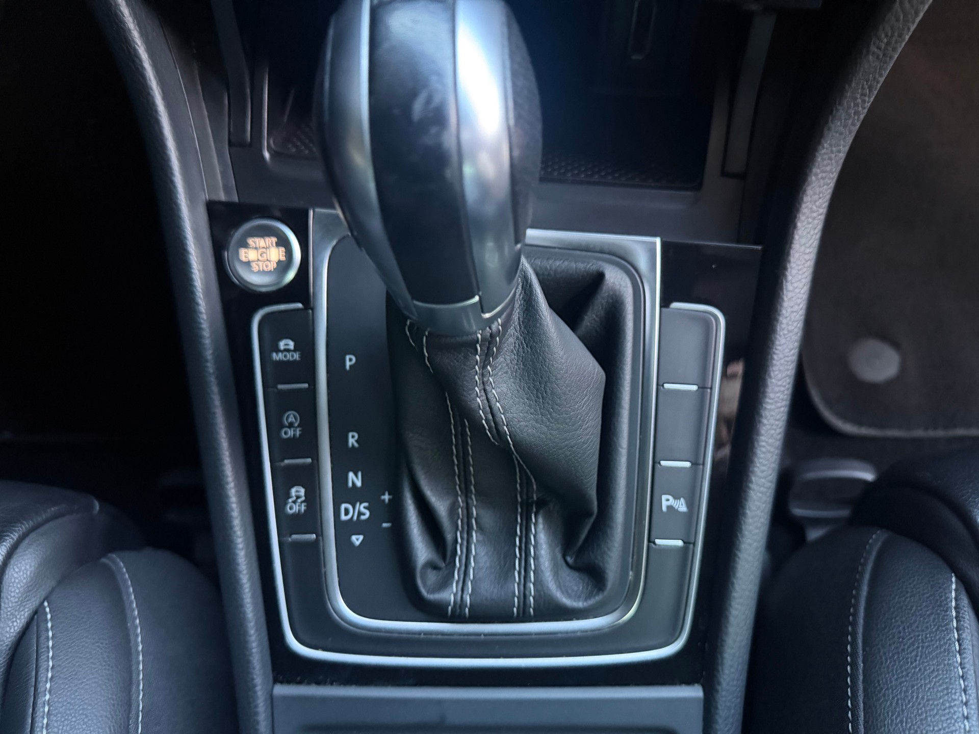VW Golf 2.0 TSI R 4Motion DSG-image-12