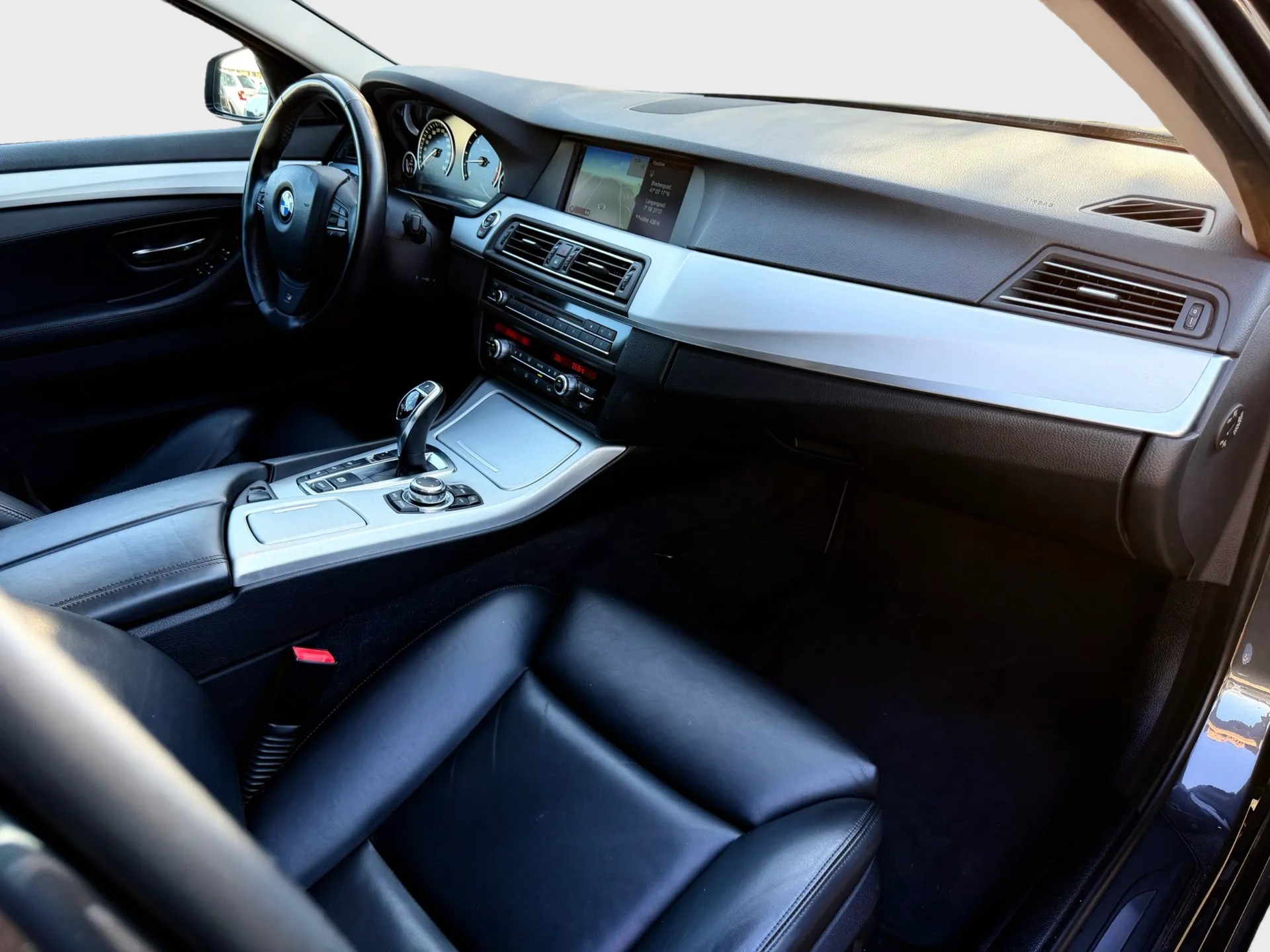 BMW 530d xDrive Touring Steptronic-image-10