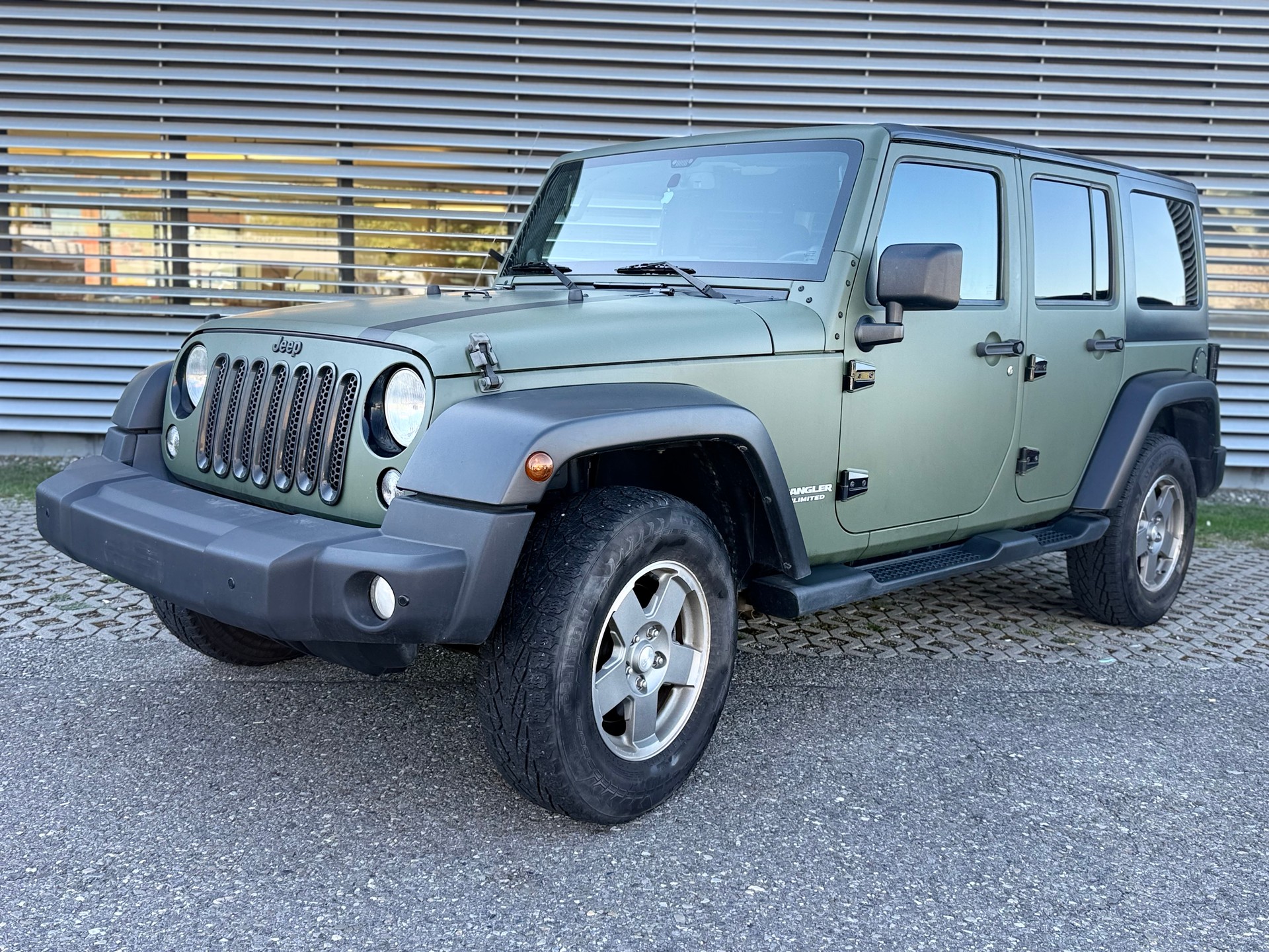 JEEP Wrangler 2.8CRD Unlimited Rubicon Automatic-image-8